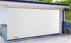 Гаражные ворота Doorhan белого цвета