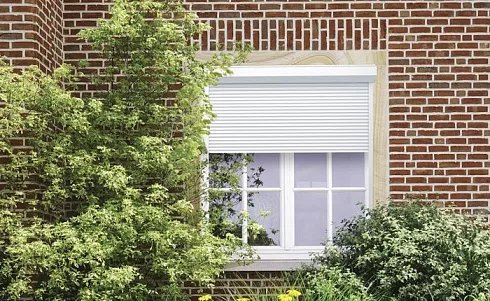 Взломоустойчивые витринные рольставни для окон DoorHan цвет белый ral 9003