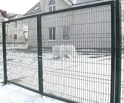 Распашные ворота 3d DoorHan цвет зеленый ral 6005 2300x2000 мм