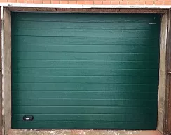 Секционные ворота DoorHan зеленого цвета